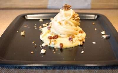 Pasta con crema di sedano rapa e acciughe