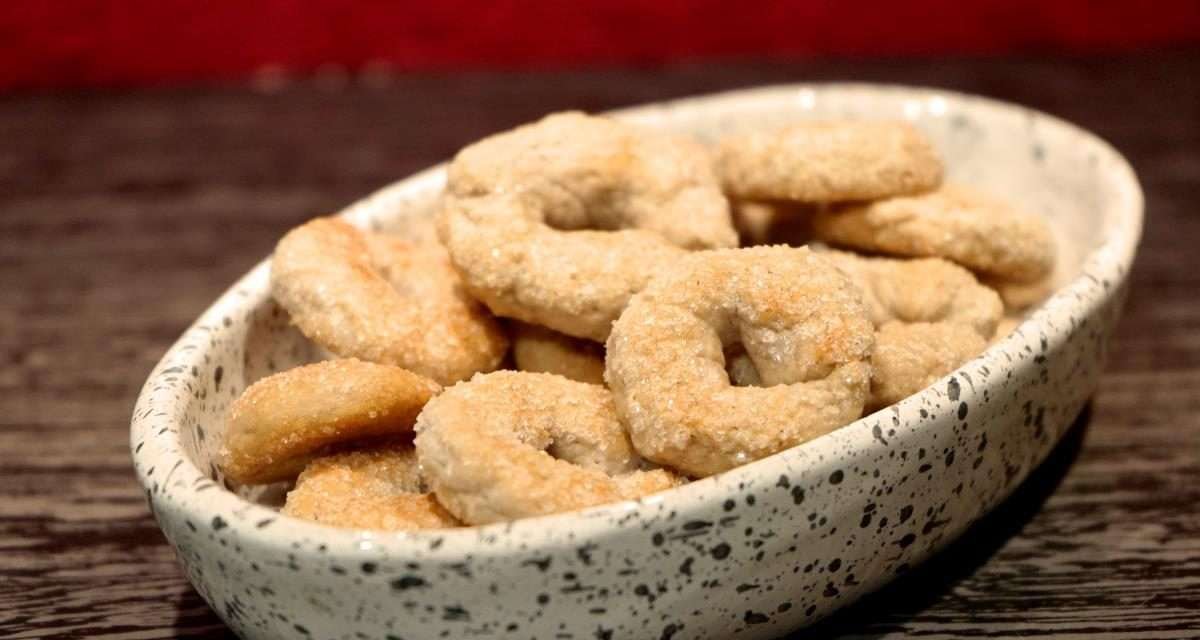 Taralli dolci al vino ciambelline una tira l’altra