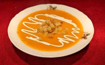 Vellutata di zucca ricetta per cena facile e sfiziosa
