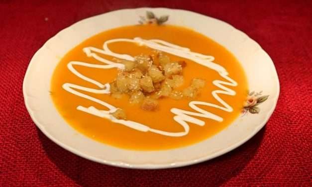 Vellutata di zucca ricetta per cena facile e sfiziosa