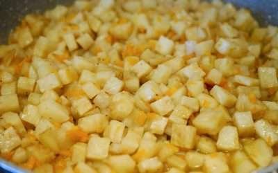 Come cucinare il sedano rapa e pulirlo: la dadolata