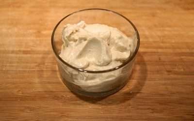 Gelato alla nocciola senza latte, panna, zucchero e uova