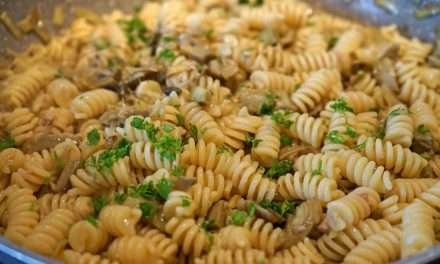 Pasta carciofi e tonno cremosa e veloce