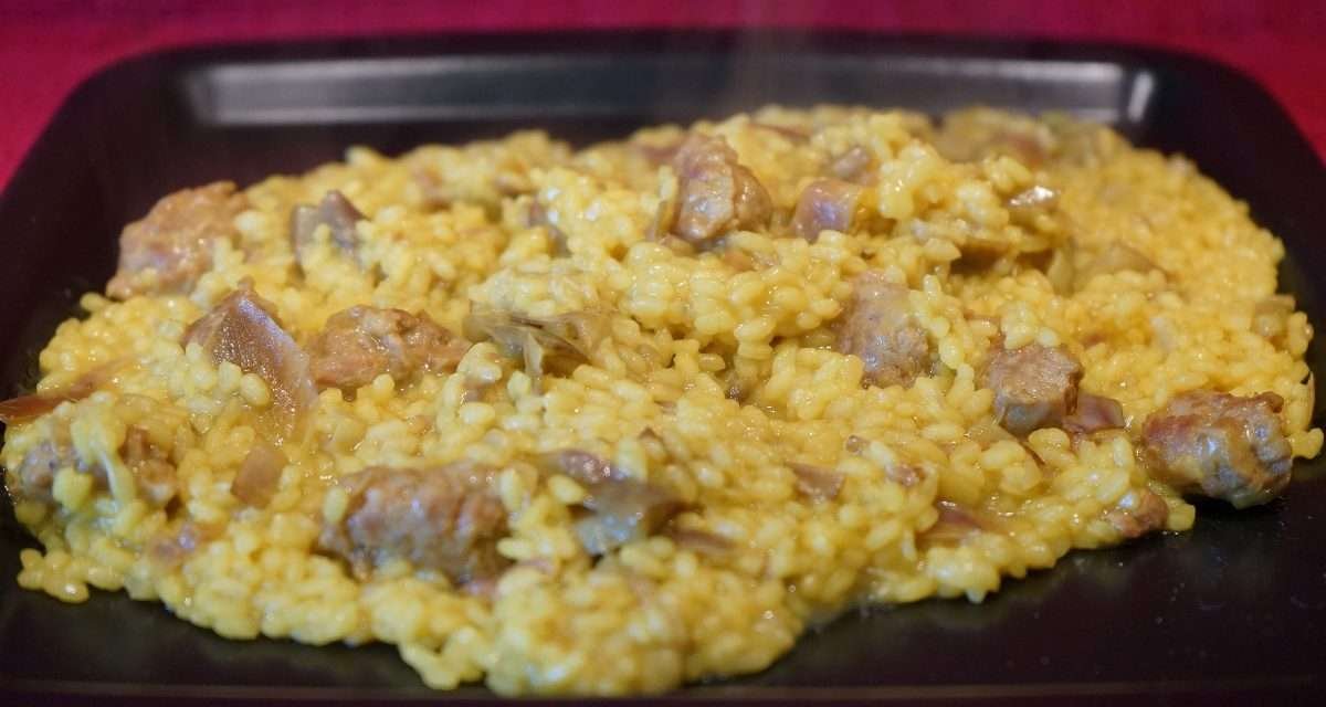 Risotto salsiccia e carciofi allo zafferano