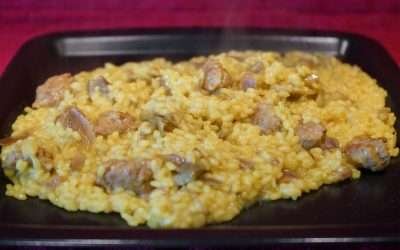 Risotto salsiccia e carciofi allo zafferano