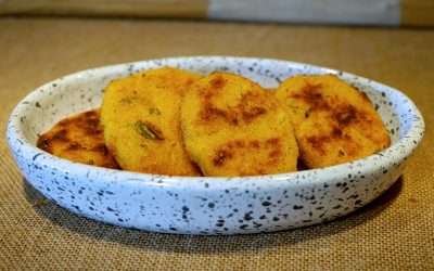 Sedano rapa e curcuma, ricetta per gustose schiacciatine vegan