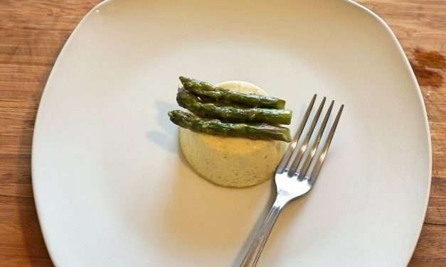 Flan di asparagi leggero e delicato