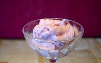 Gelato alla fragola senza gelatiera con soli tre ingredienti