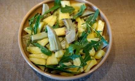 Insalata di carciofi e ananas, depurativa e drenante