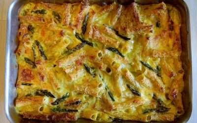 Pasta al forno con asparagi e besciamella allo zafferano
