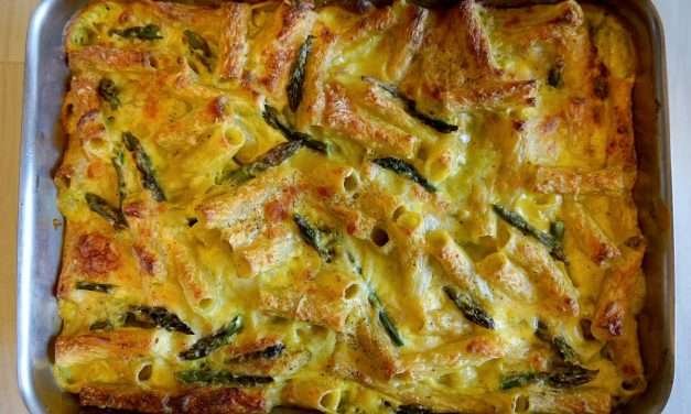 Pasta al forno con asparagi e besciamella allo zafferano