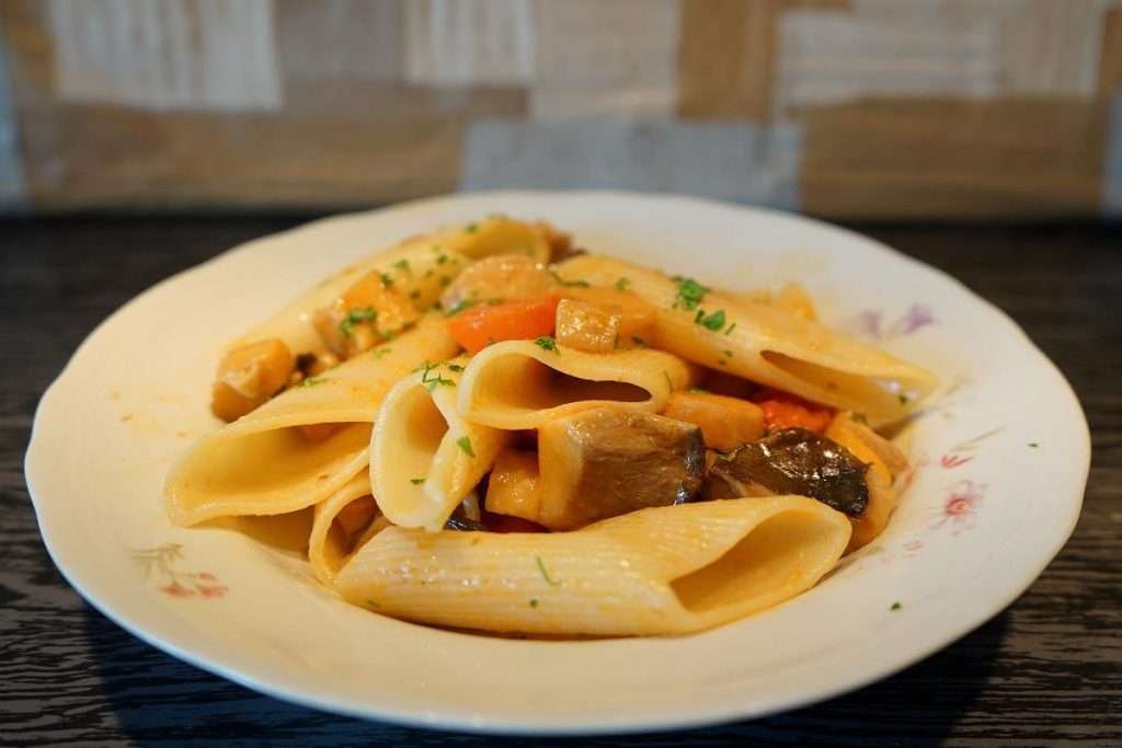 Pasta con funghi cardoncelli e pomodorini - Farine Speciali