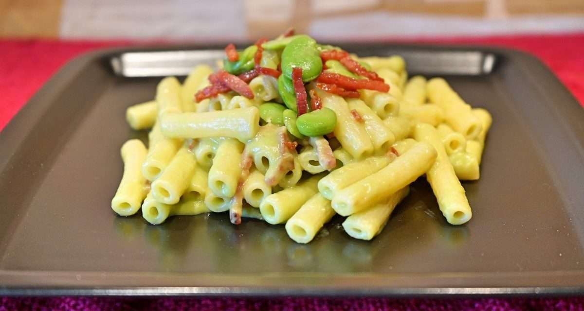 Pasta fave fresche e speck cremosissima e gustosa