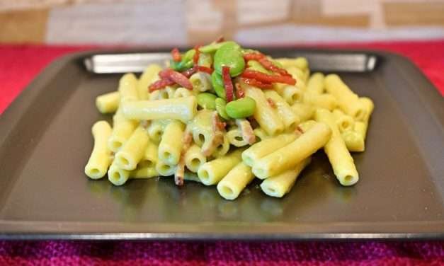 Pasta fave fresche e speck cremosissima e gustosa