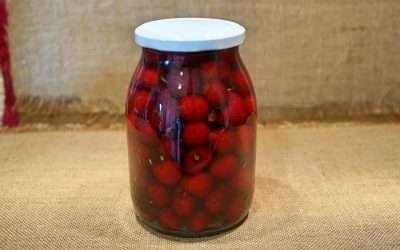 Ciliegie sotto grappa una conserva estiva per l’inverno