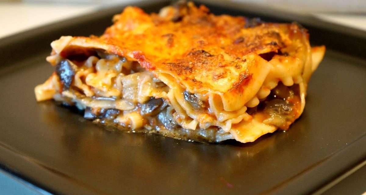 Pasta al forno con melanzane e mozzarella, filante e golosa