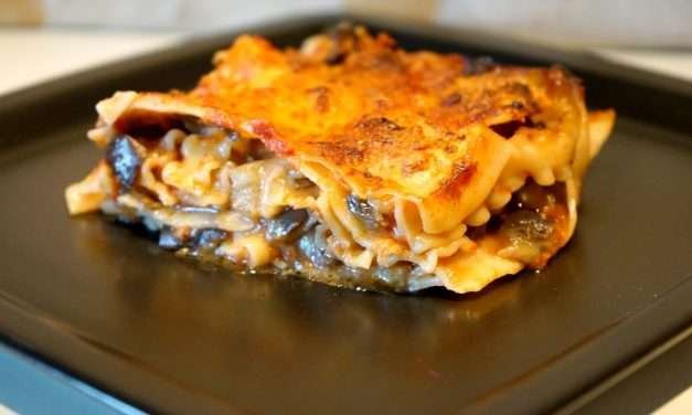 Pasta al forno con melanzane e mozzarella, filante e golosa