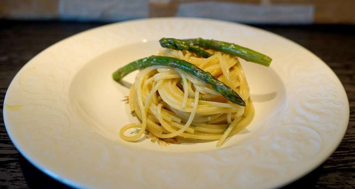 Pasta asparagi e uova – e non chiamatela carbonara