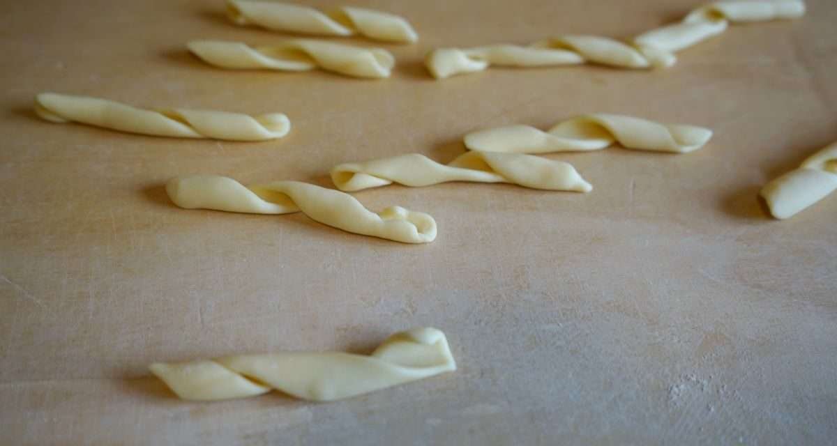 Pasta siciliana busiate fatte in casa