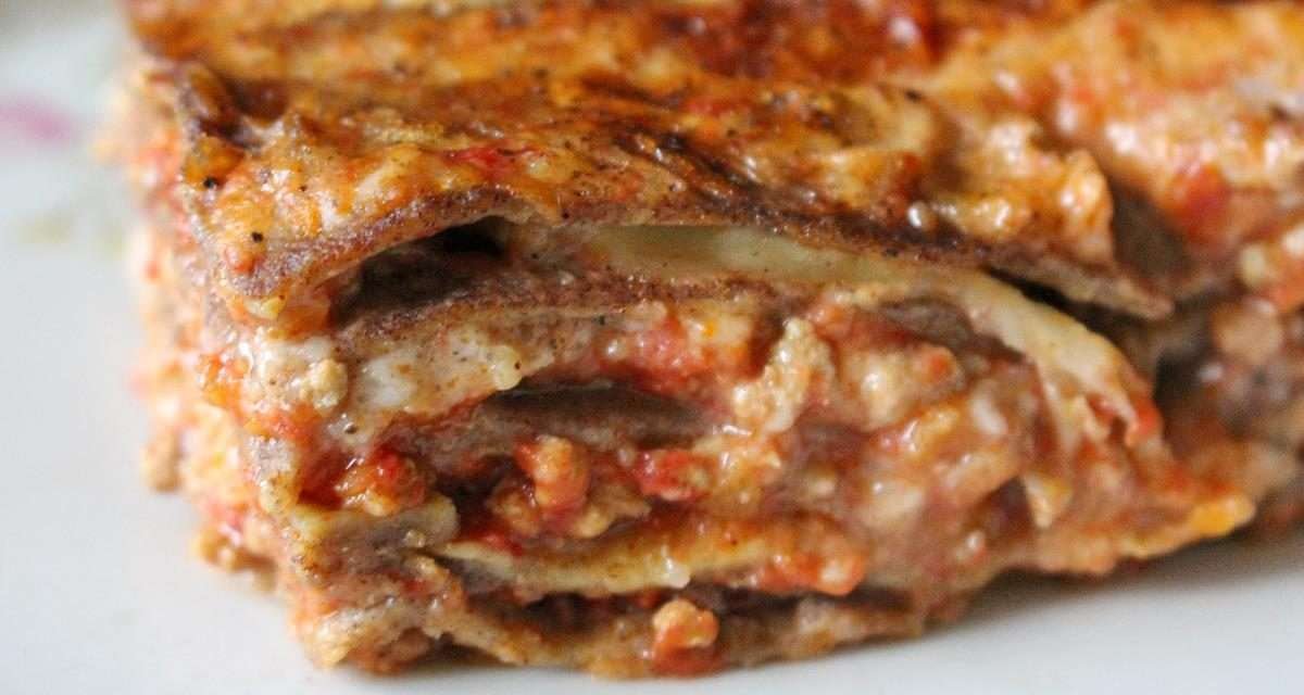 Crepes con farina di miglio cotte al forno come lasagne