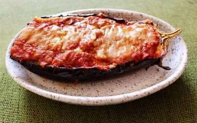 Melanzane ripiene di orzo gratinate al forno