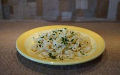 Pasta con crema di patate, latte e formaggio pecorino