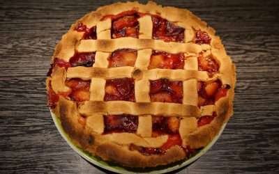 Crostata con prugne fresche
