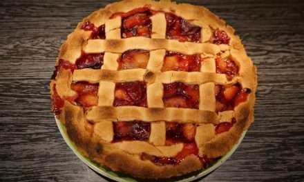 Crostata con prugne fresche