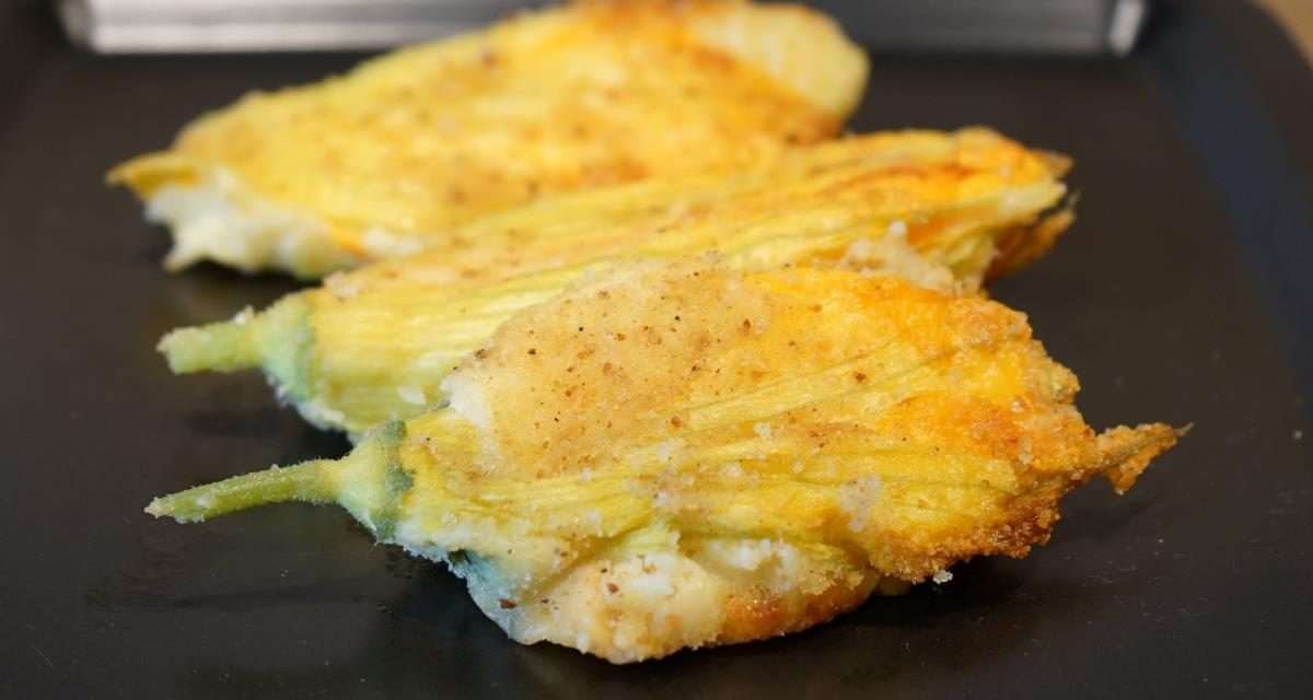 Fiori di zucca ripieni di patate al forno