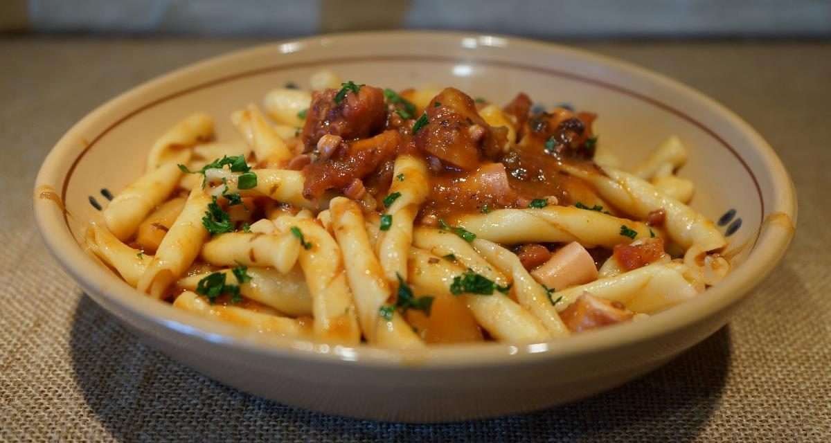 Pasta con polpo al sugo