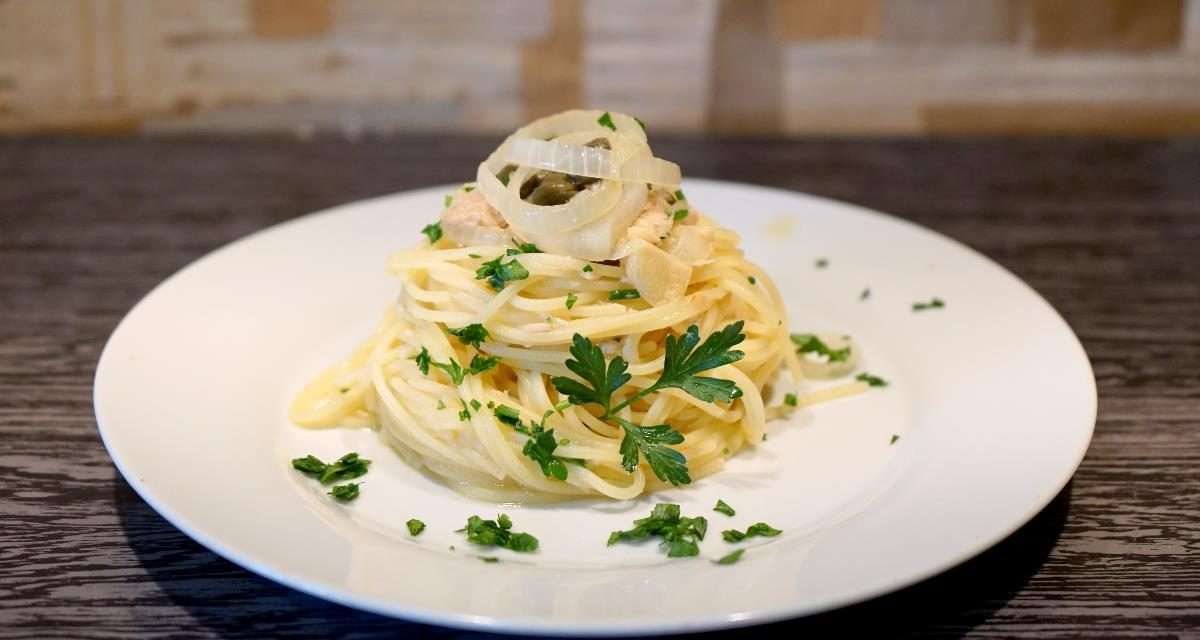 Pasta tonno e cipolla in bianco, semplice, veloce e gustosa