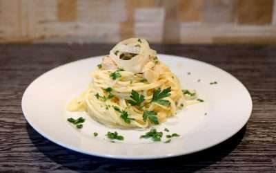 Pasta tonno e cipolla in bianco, semplice, veloce e gustosa