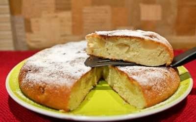 Torta di pere in padella veloce e senza accendere il forno