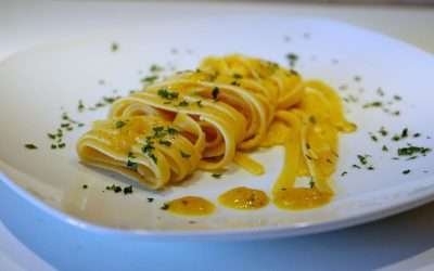 Pasta con crema di peperoni dolce e vellutata