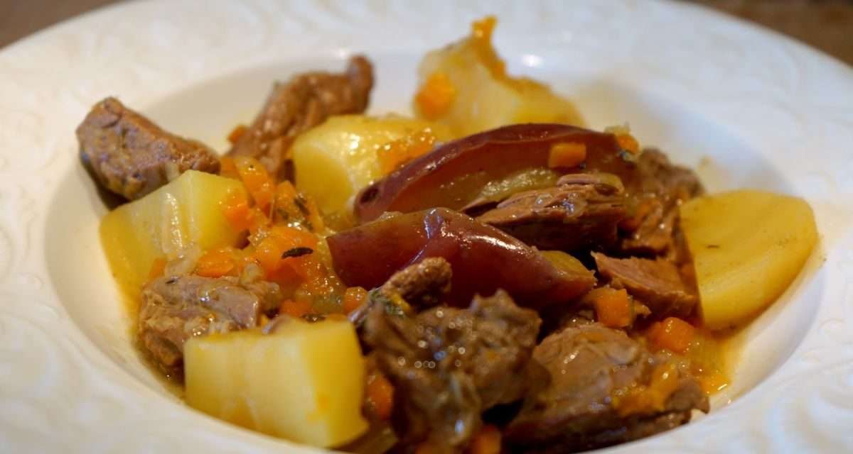 Spezzatino di manzo con mele e patate