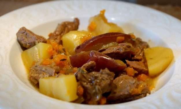 Spezzatino di manzo con mele e patate