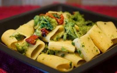 Pasta con cime di rapa e pomodori secchi: un abbinamento semplicemente delizioso