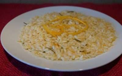 Risotto all’ arancia e rosmarino: un piatto leggero e pieno di gusto