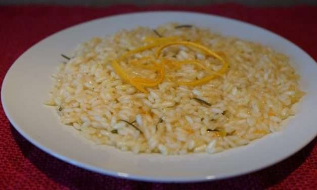 Risotto all’ arancia e rosmarino: un piatto leggero e pieno di gusto