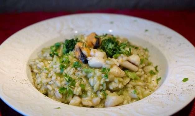 Risotto alla pescatora con crema di broccoli