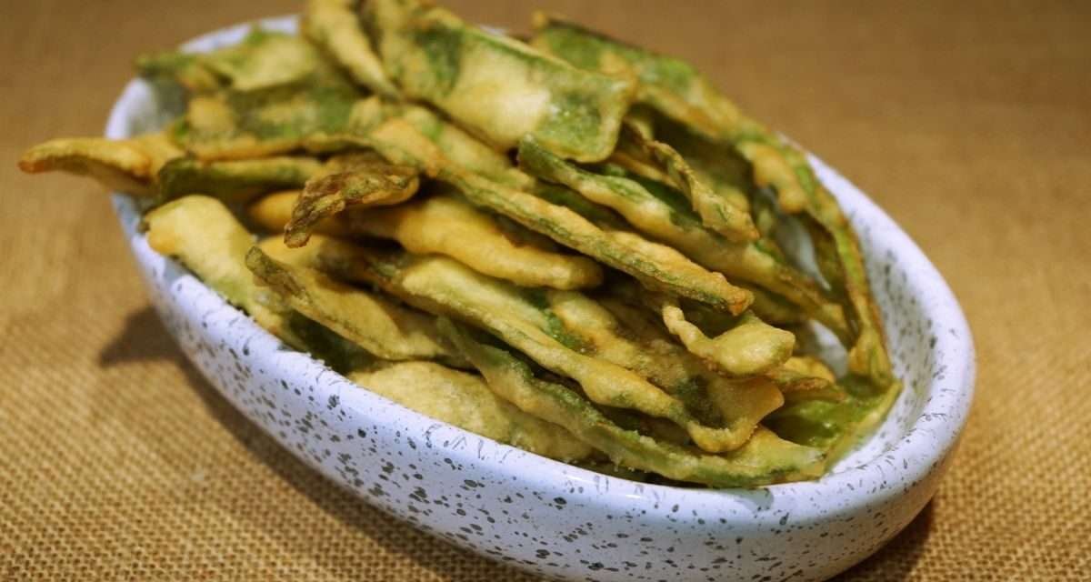 Baccello fava fritto in pastella, insolito, delicato e croccante