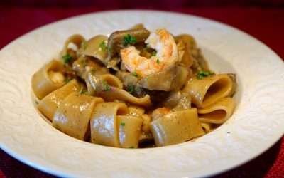 Pasta carciofi e gamberi, ricetta che unisce i sapori del mare e dell’orto