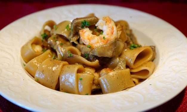 Pasta carciofi e gamberi, ricetta che unisce i sapori del mare e dell’orto