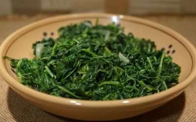 Rucola in padella: contorno appetitoso con rucola selvatica appena colta