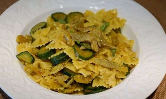 Pasta carciofi e zucchine, ricetta semplice con lo zafferano