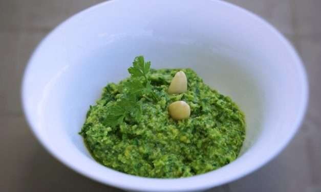 Pesto al prezzemolo: condimento aromatico e unico che sorprende