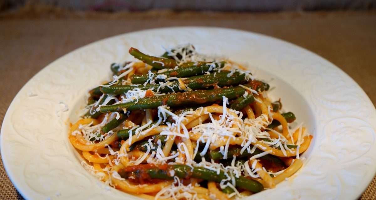 Pasta con fagiolini al sugo