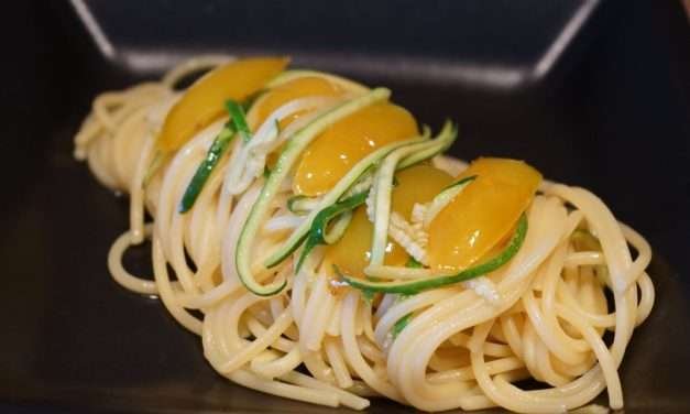 Pasta con pomodorini gialli e zucchine, semplicità estiva