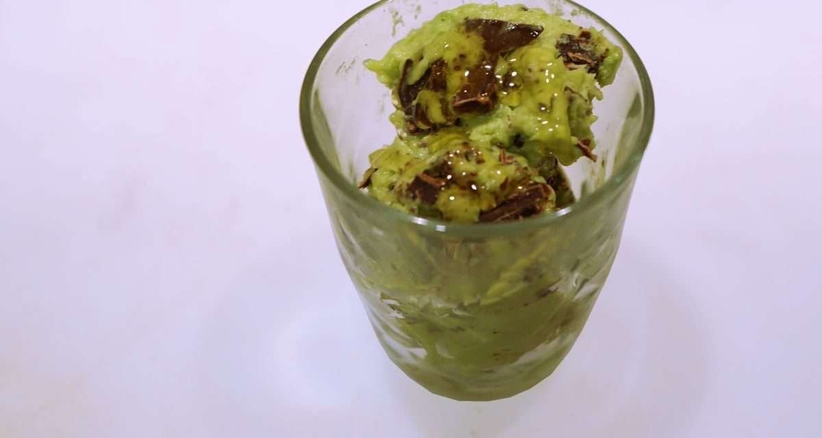 Sorbetto all’avocado con miele e cioccolato fondente