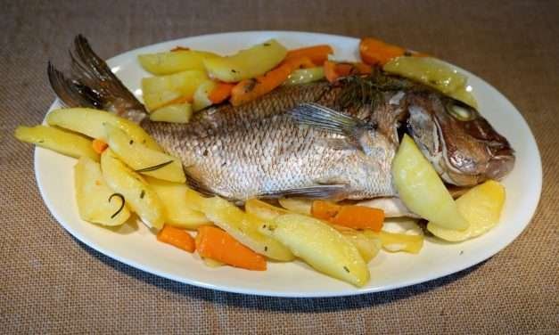 Dentice al forno con patate, ricetta di pesce come al ristorante